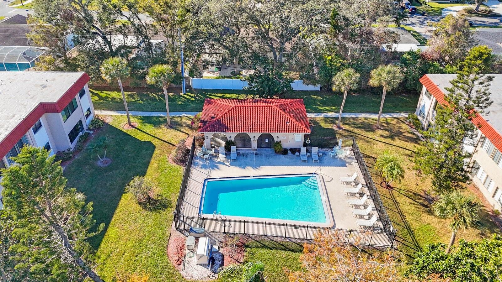 Image 28 of 38 For 1753 Belleair Forest Drive E4