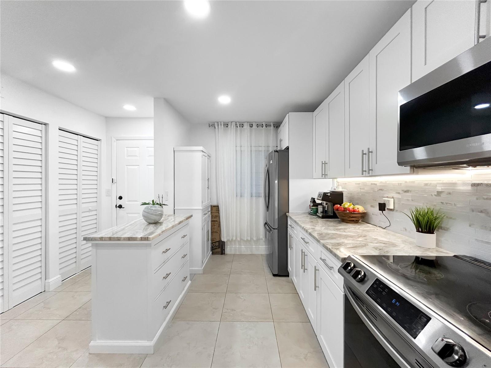 Image 32 of 38 For 1753 Belleair Forest Drive E4