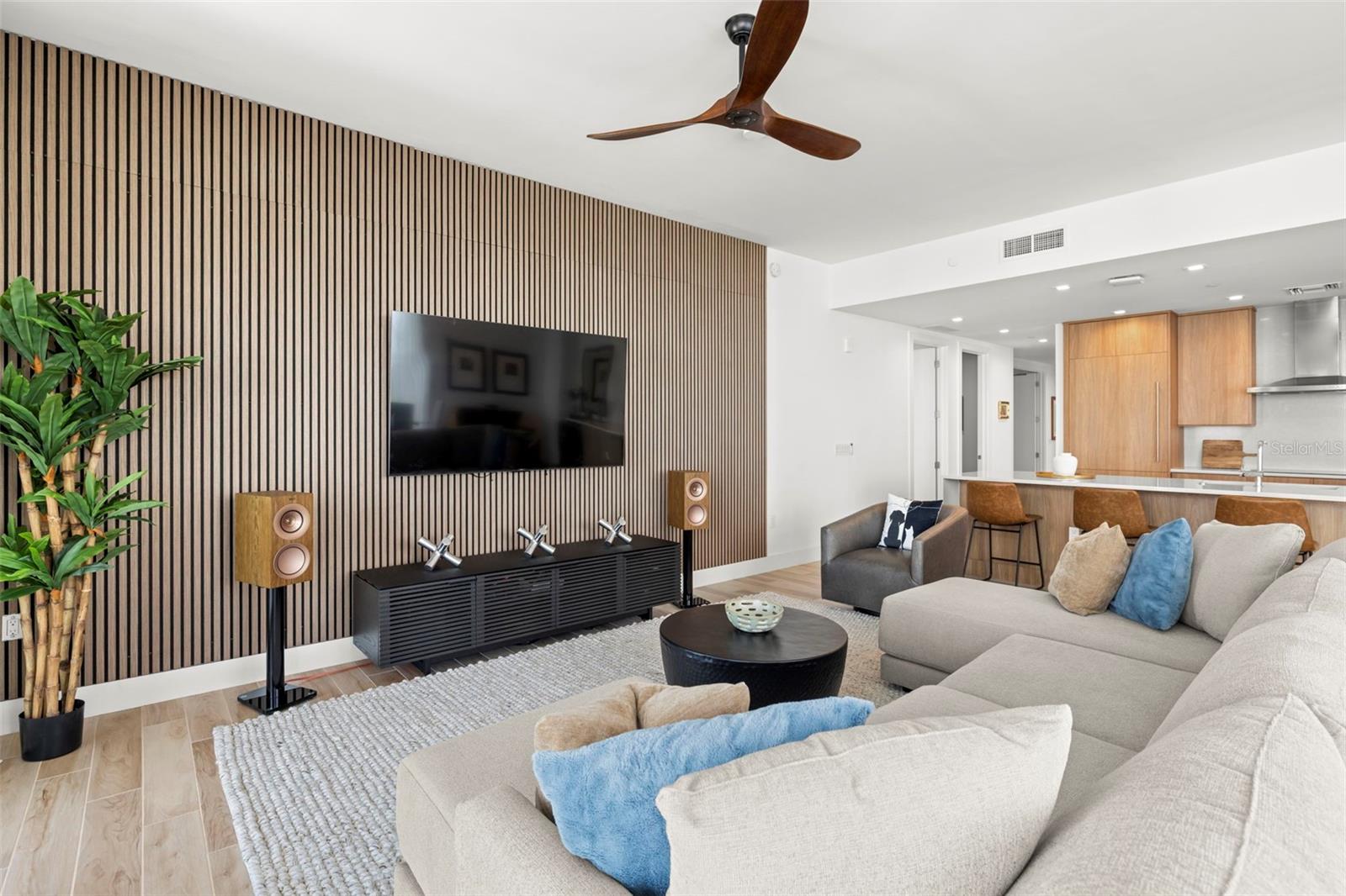 Listing photo id 17 for 5120 Marina Way 12003