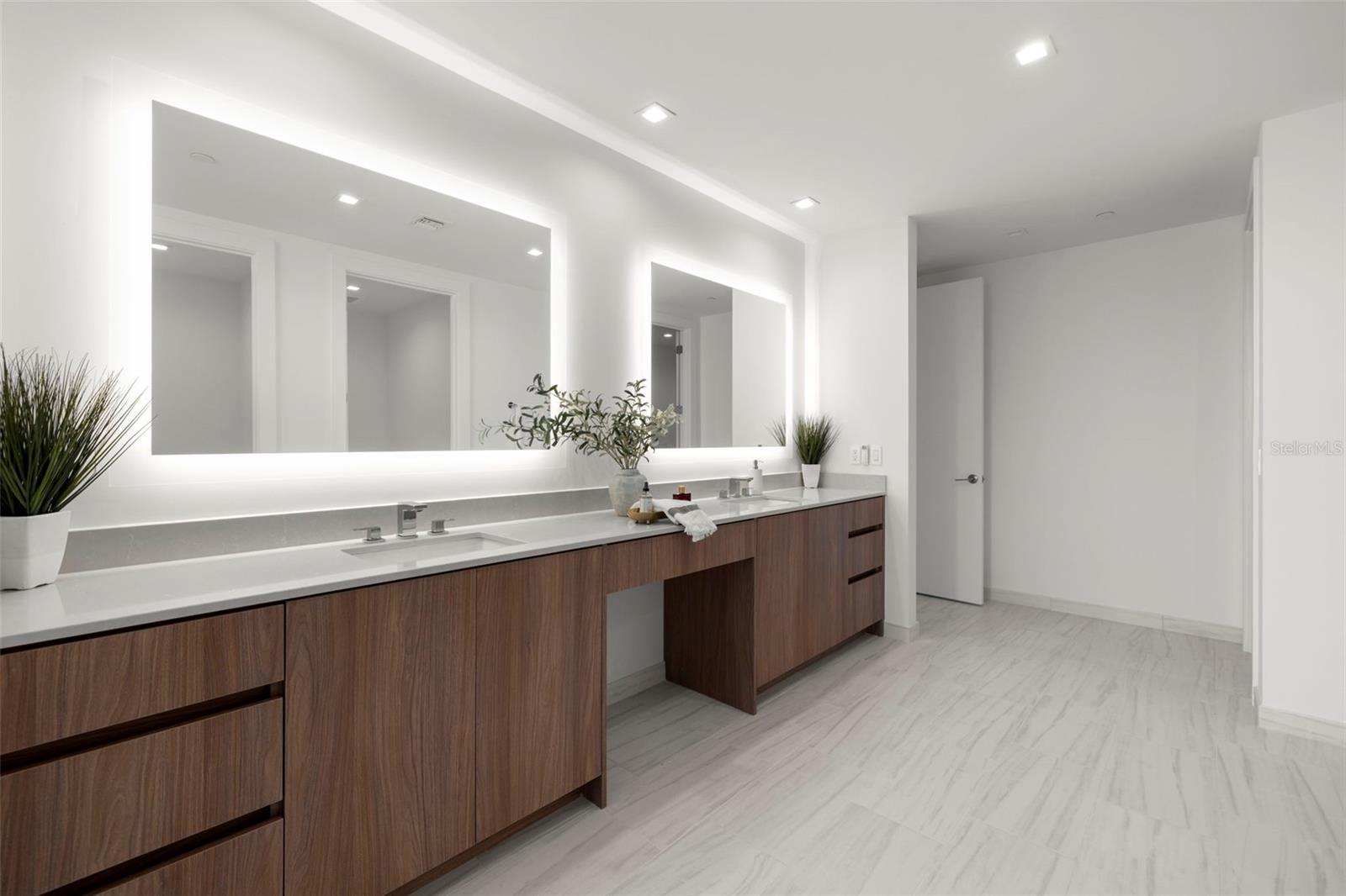Listing photo id 27 for 5120 Marina Way 12003