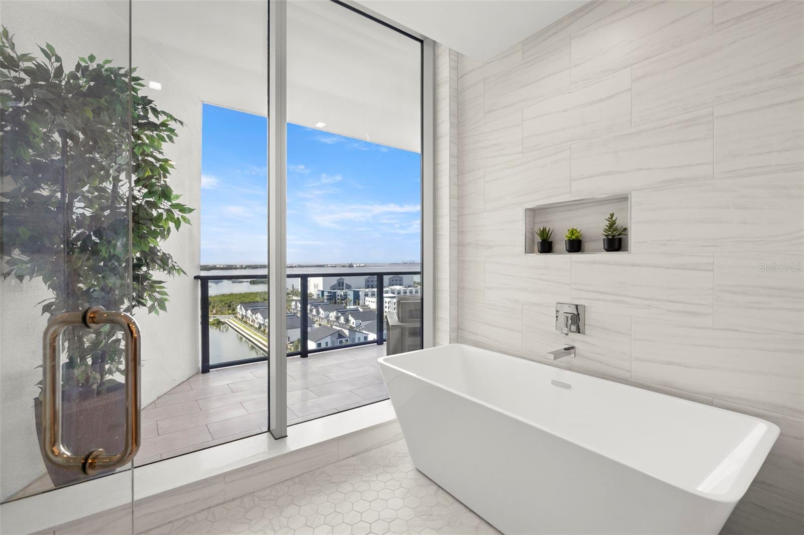 Listing photo id 32 for 5120 Marina Way 12003