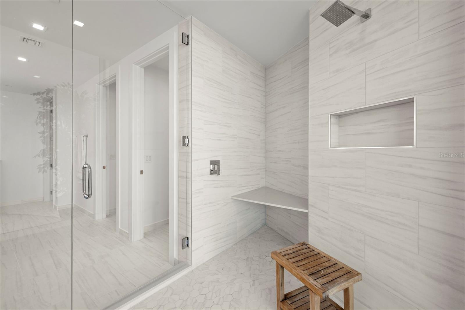 Listing photo id 33 for 5120 Marina Way 12003
