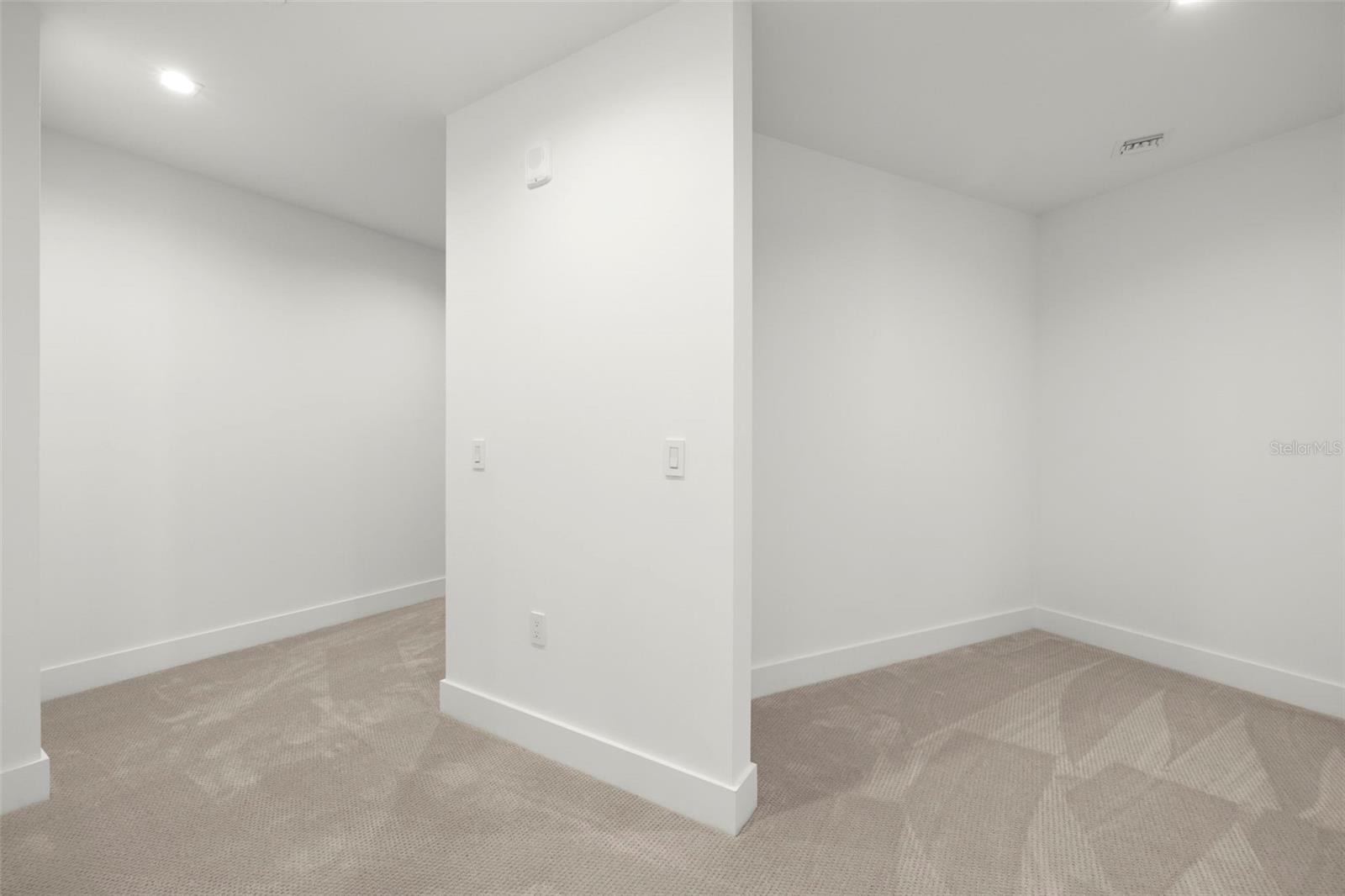 Listing photo id 35 for 5120 Marina Way 12003