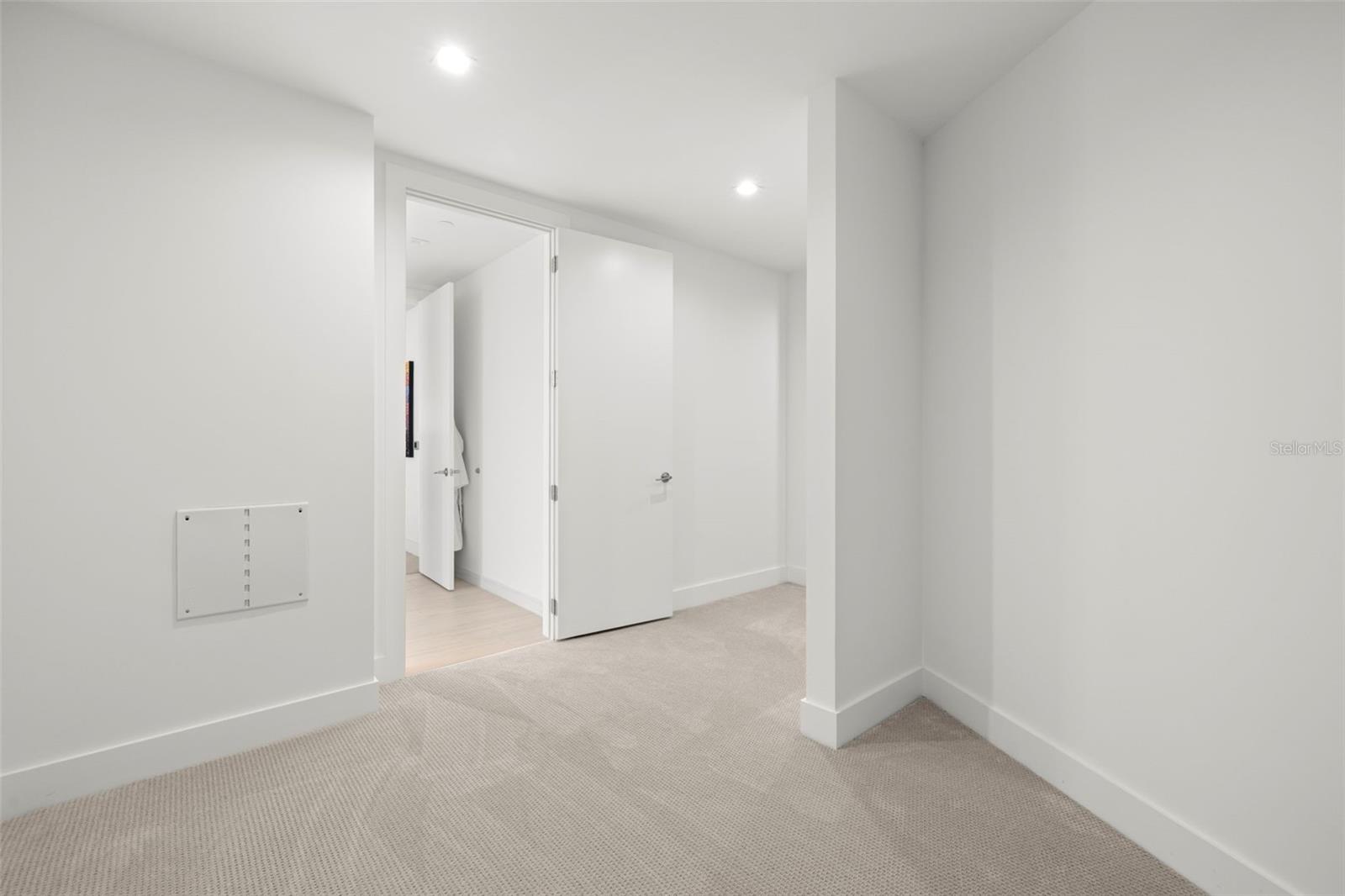 Listing photo id 36 for 5120 Marina Way 12003
