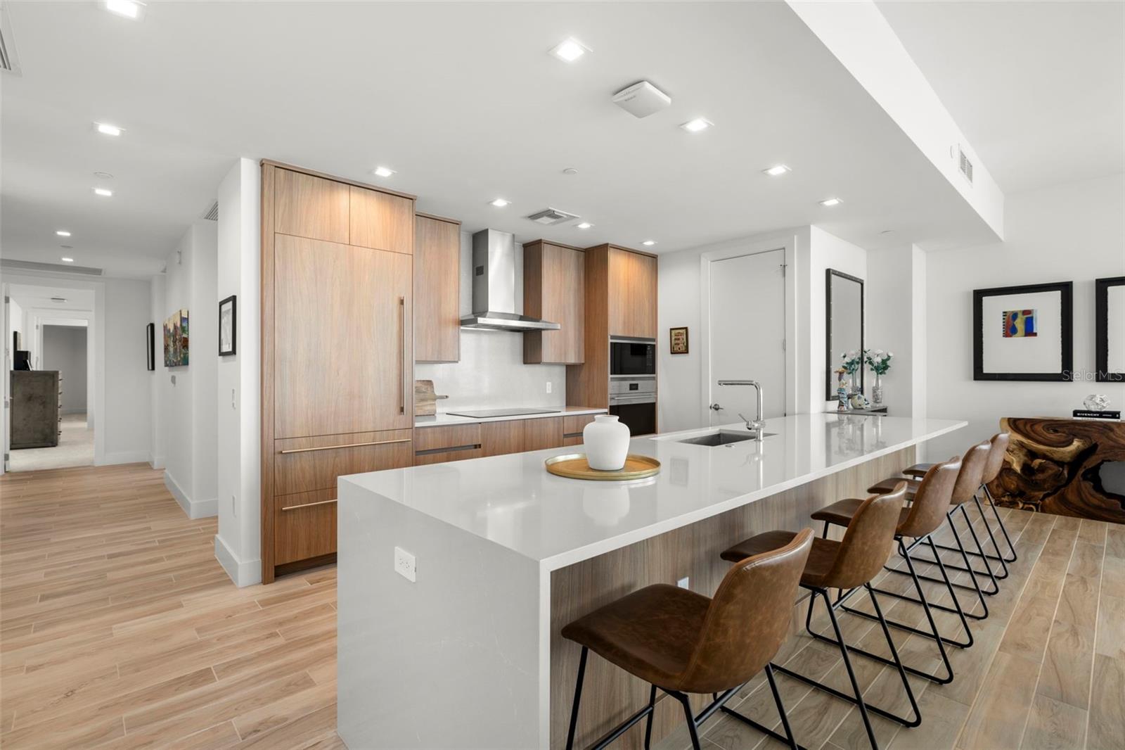 Listing photo id 4 for 5120 Marina Way 12003