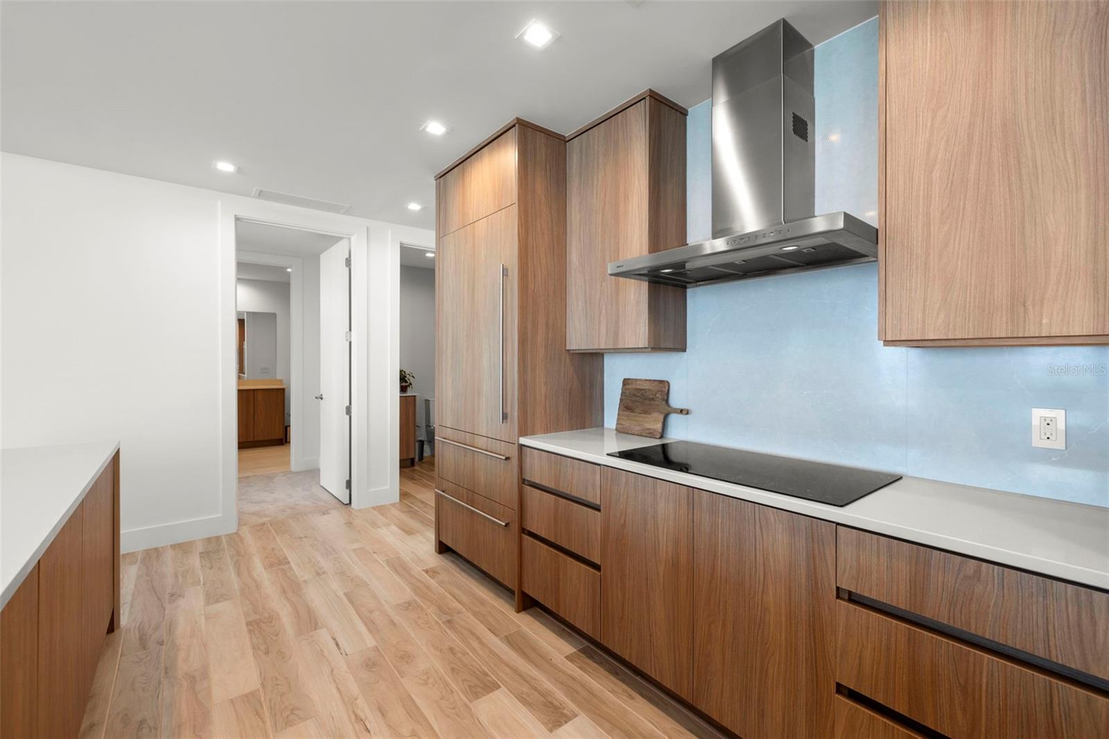 Listing photo id 5 for 5120 Marina Way 12003