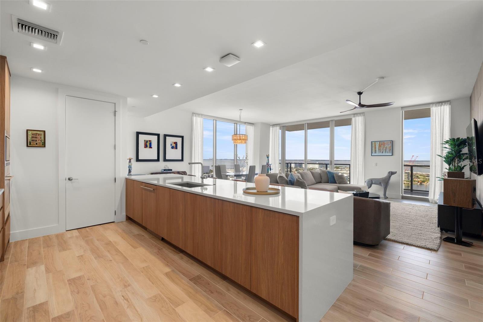 Listing photo id 6 for 5120 Marina Way 12003