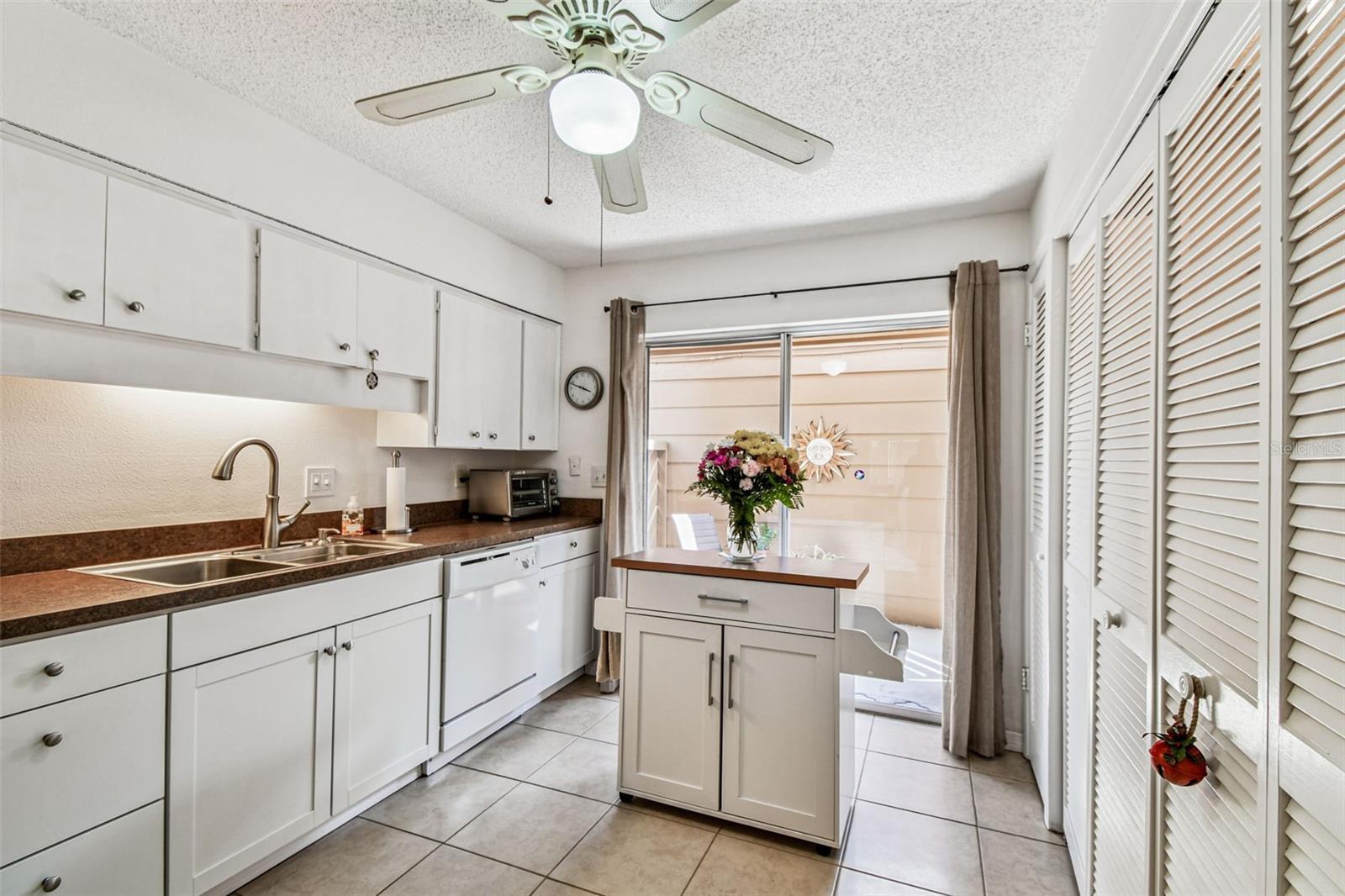 Image 16 of 41 For 4423 Pelorus Drive B