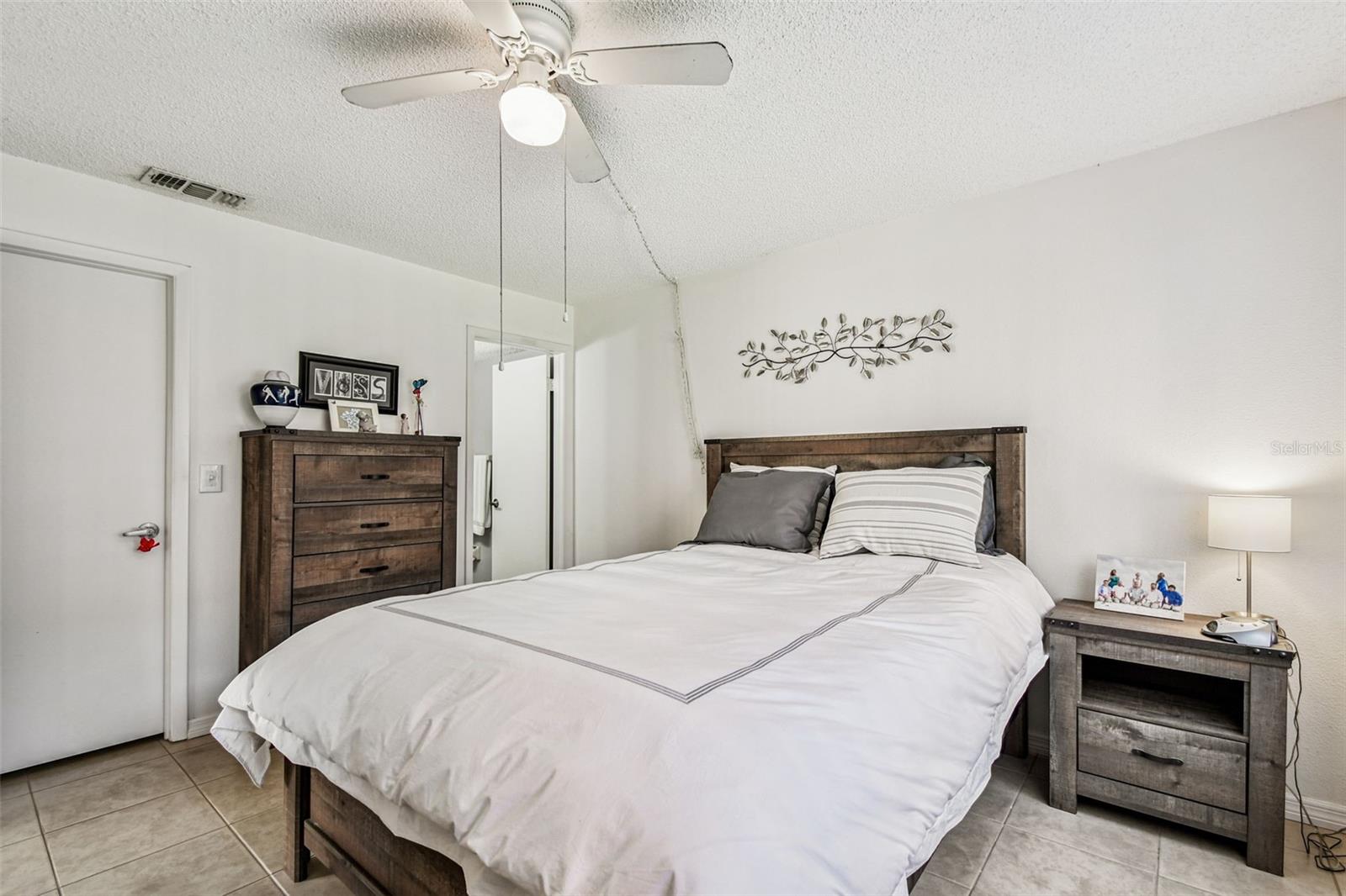 Image 18 of 41 For 4423 Pelorus Drive B