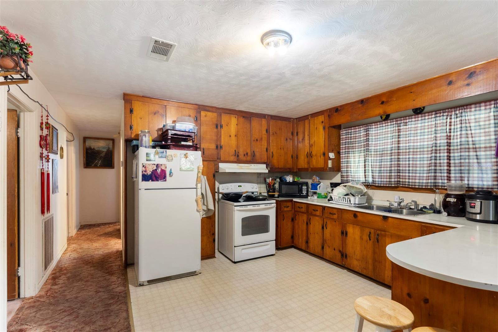 Image 10 of 26 For 1027 Watford Avenue