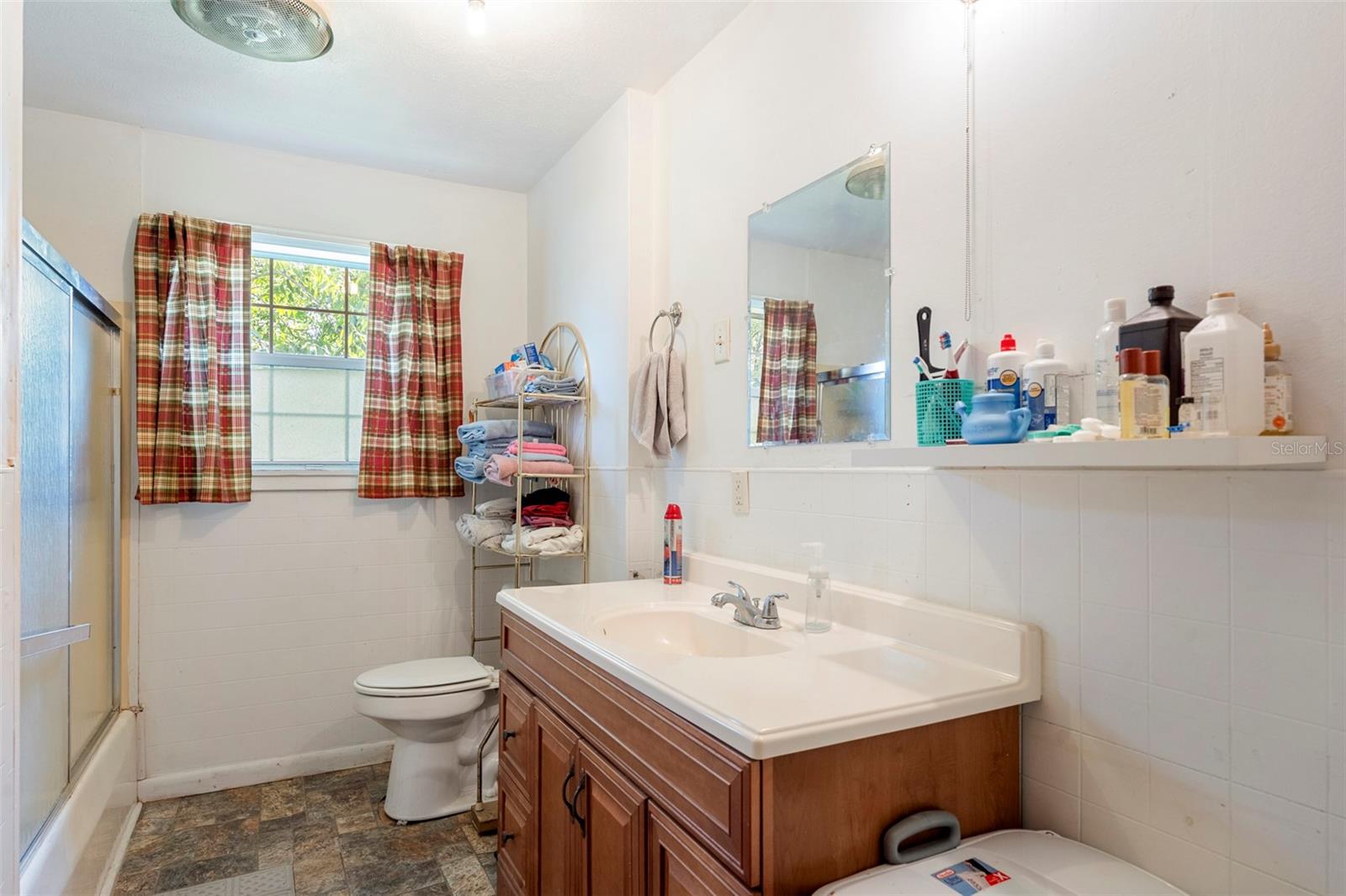 Image 14 of 26 For 1027 Watford Avenue
