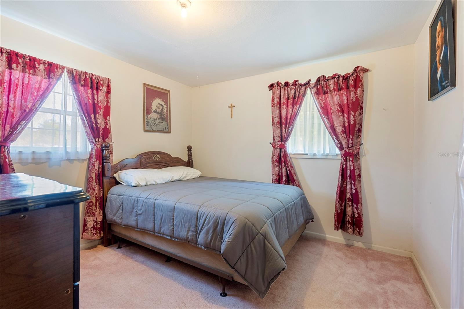 Image 16 of 26 For 1027 Watford Avenue
