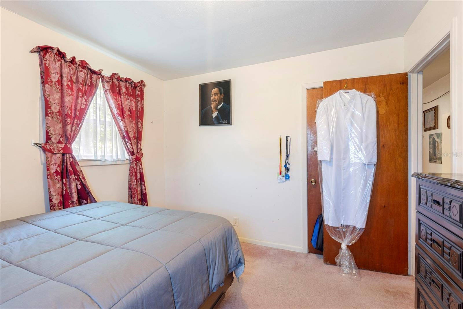 Image 17 of 26 For 1027 Watford Avenue