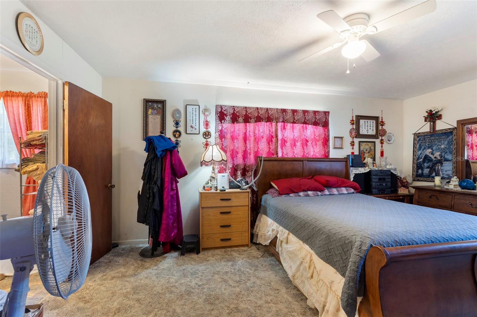 Image 19 of 26 For 1027 Watford Avenue