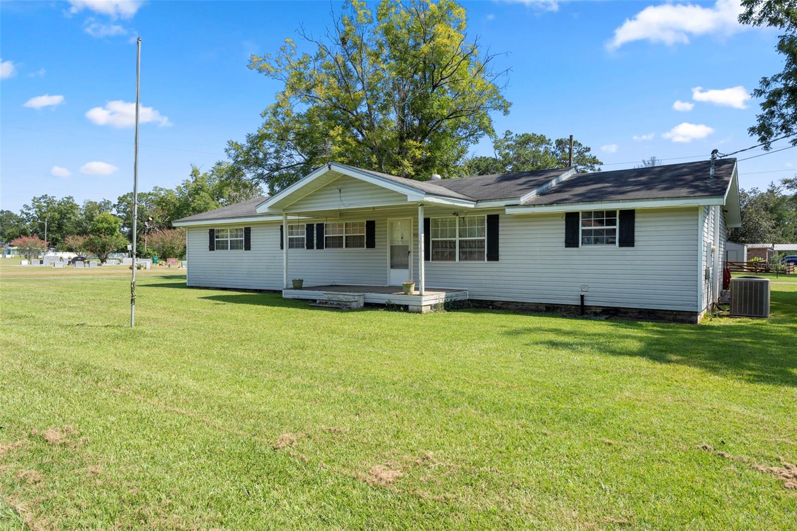 Image 2 of 26 For 1027 Watford Avenue
