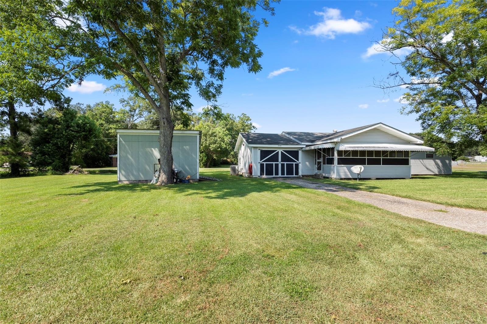 Image 22 of 26 For 1027 Watford Avenue