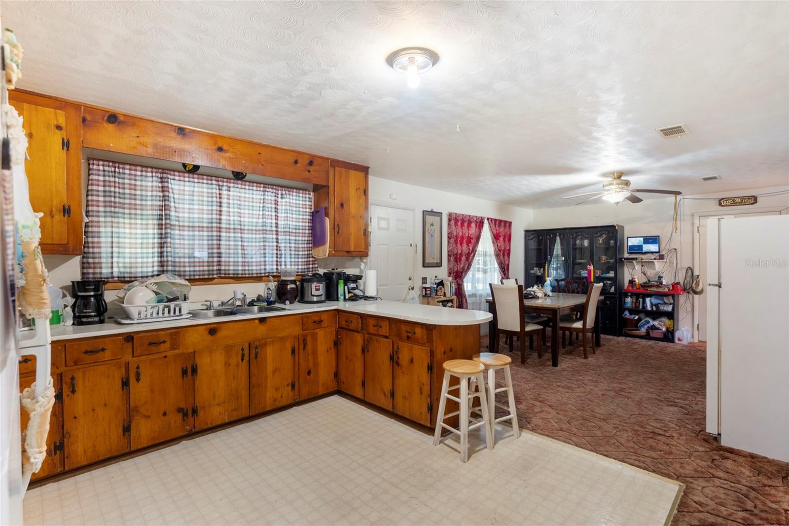 Image 7 of 26 For 1027 Watford Avenue