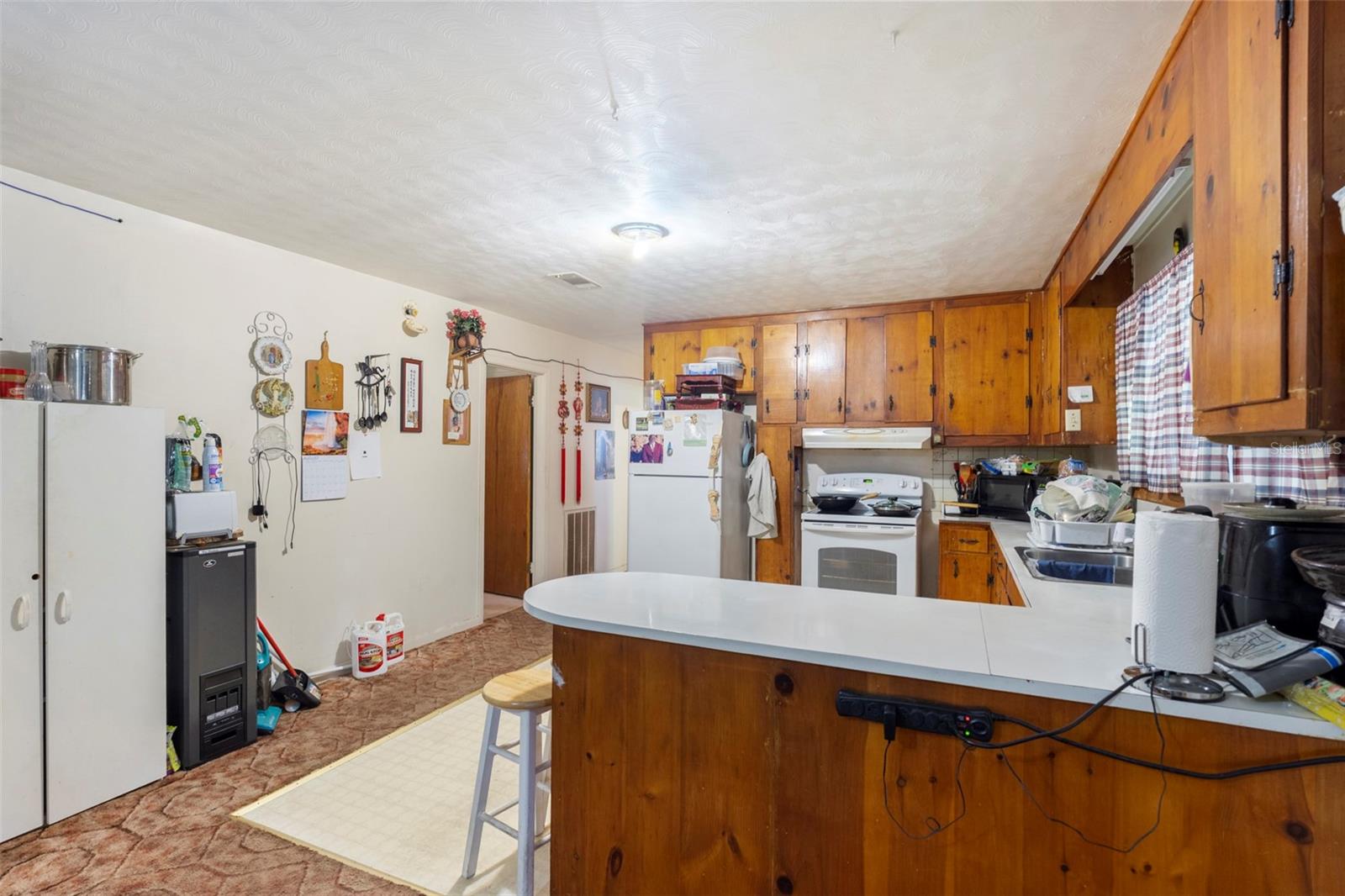Image 9 of 26 For 1027 Watford Avenue