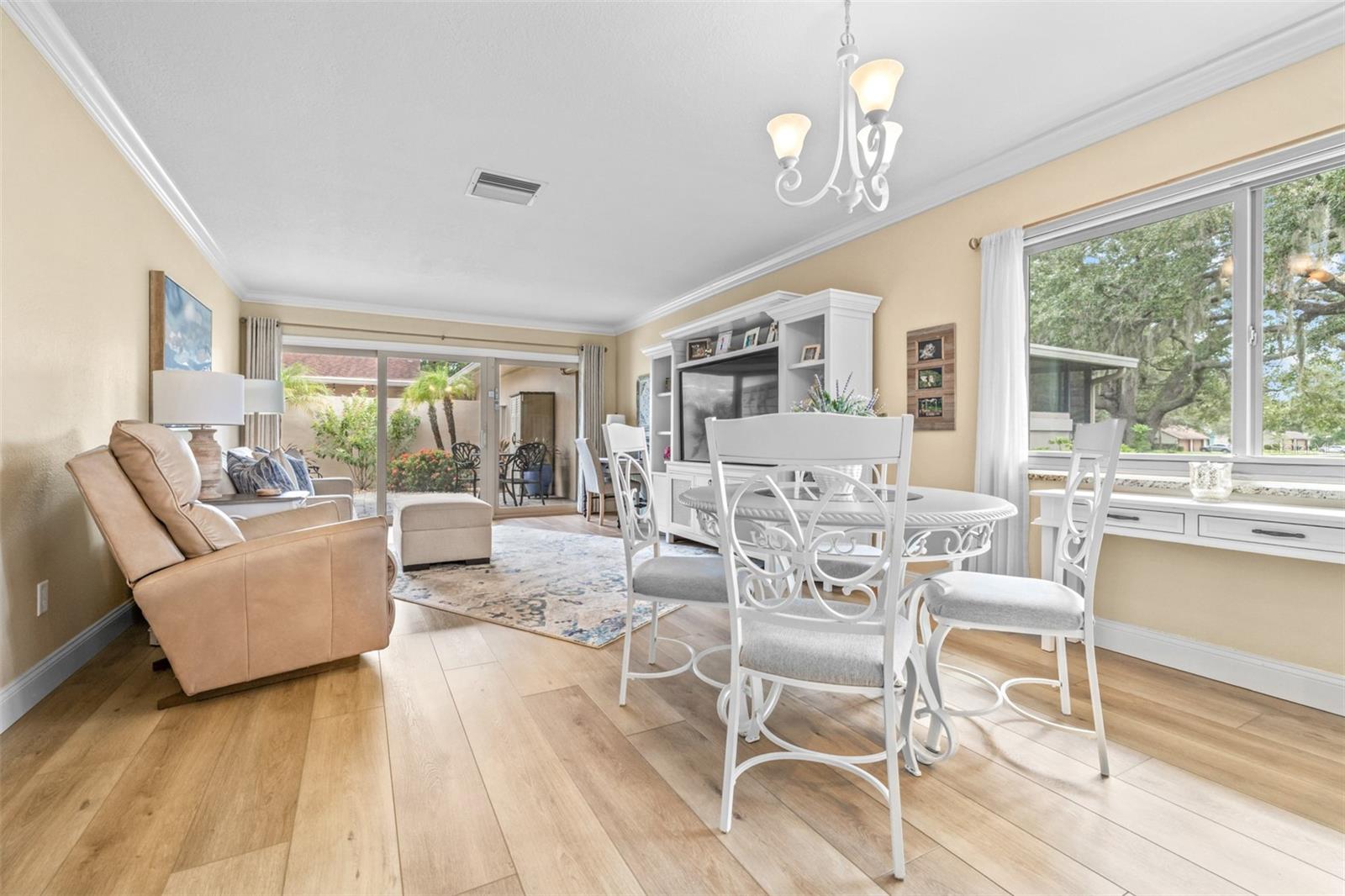 Image 19 of 47 For 2484 Laurelwood Drive C