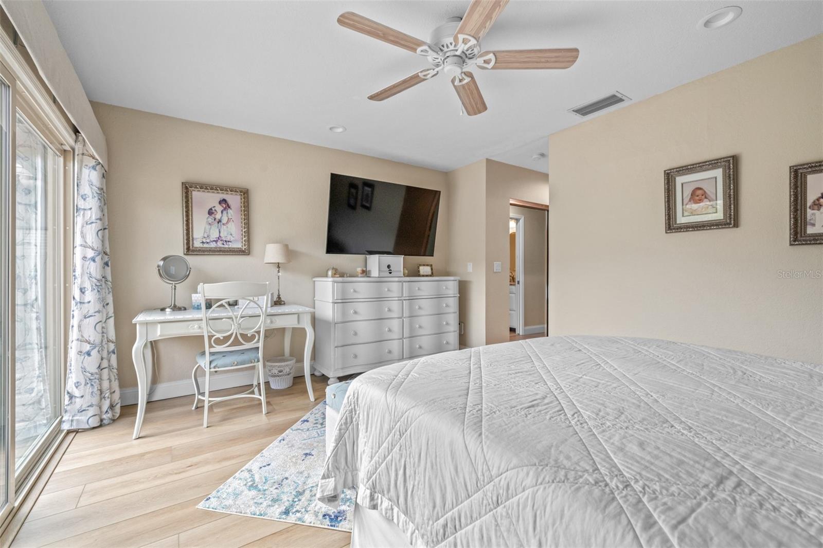 Image 27 of 47 For 2484 Laurelwood Drive C