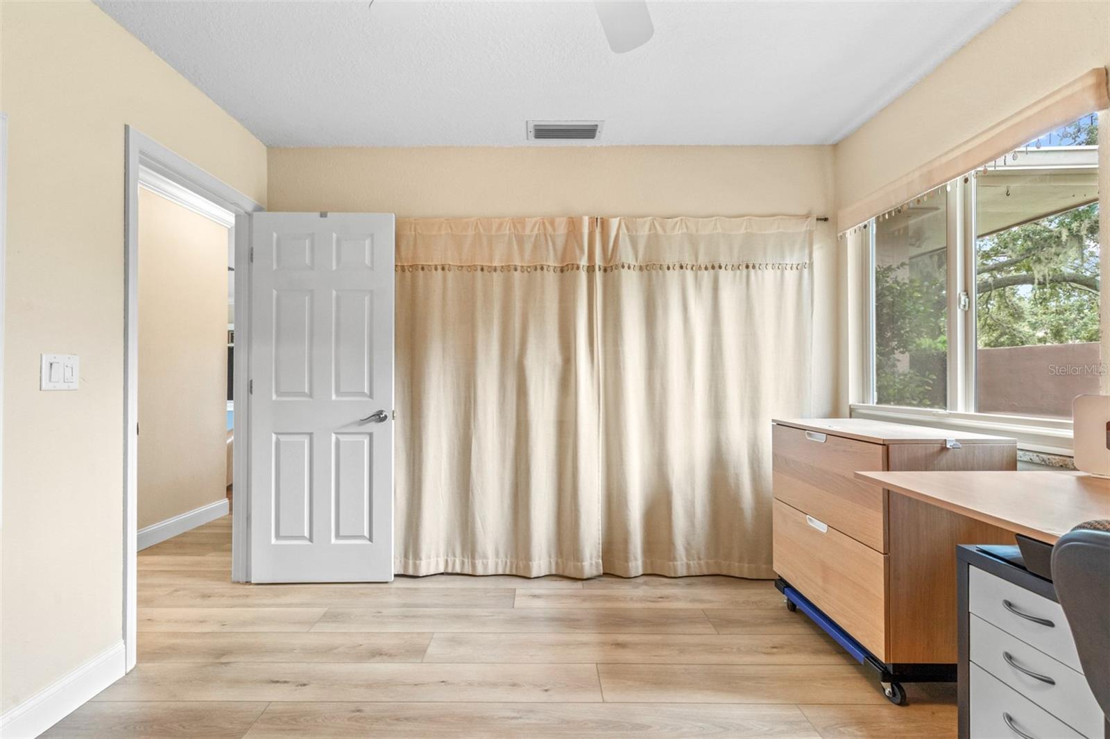 Image 32 of 47 For 2484 Laurelwood Drive C