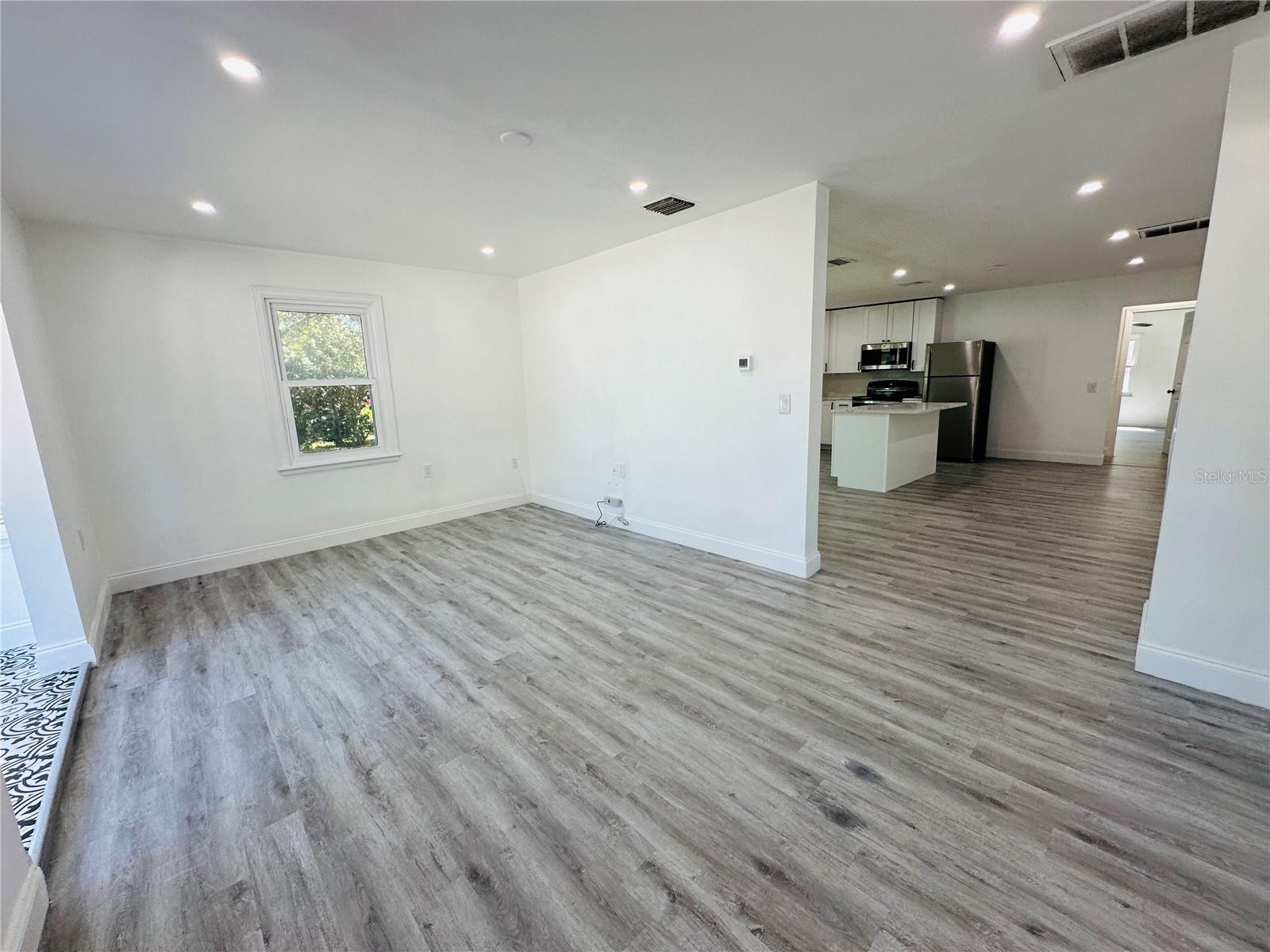 Image 4 of 27 For 1225 Bermuda Street