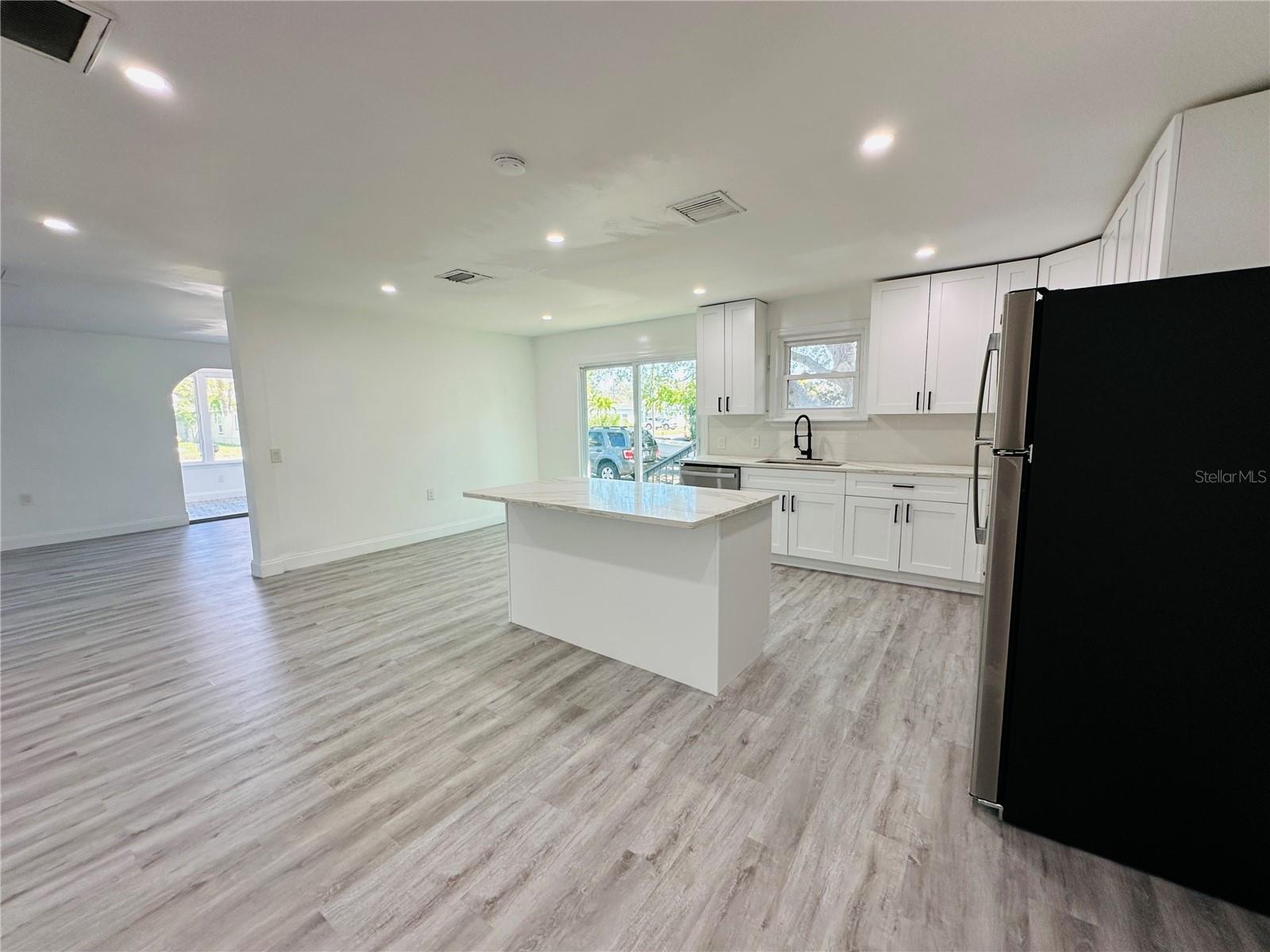 Image 5 of 27 For 1225 Bermuda Street