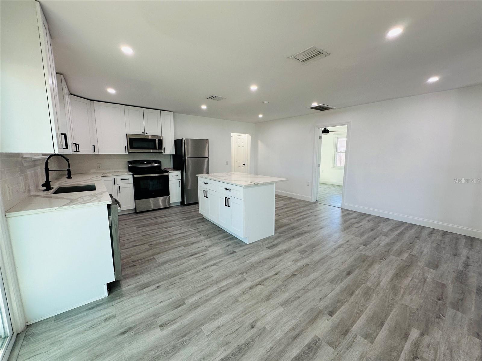 Image 6 of 27 For 1225 Bermuda Street