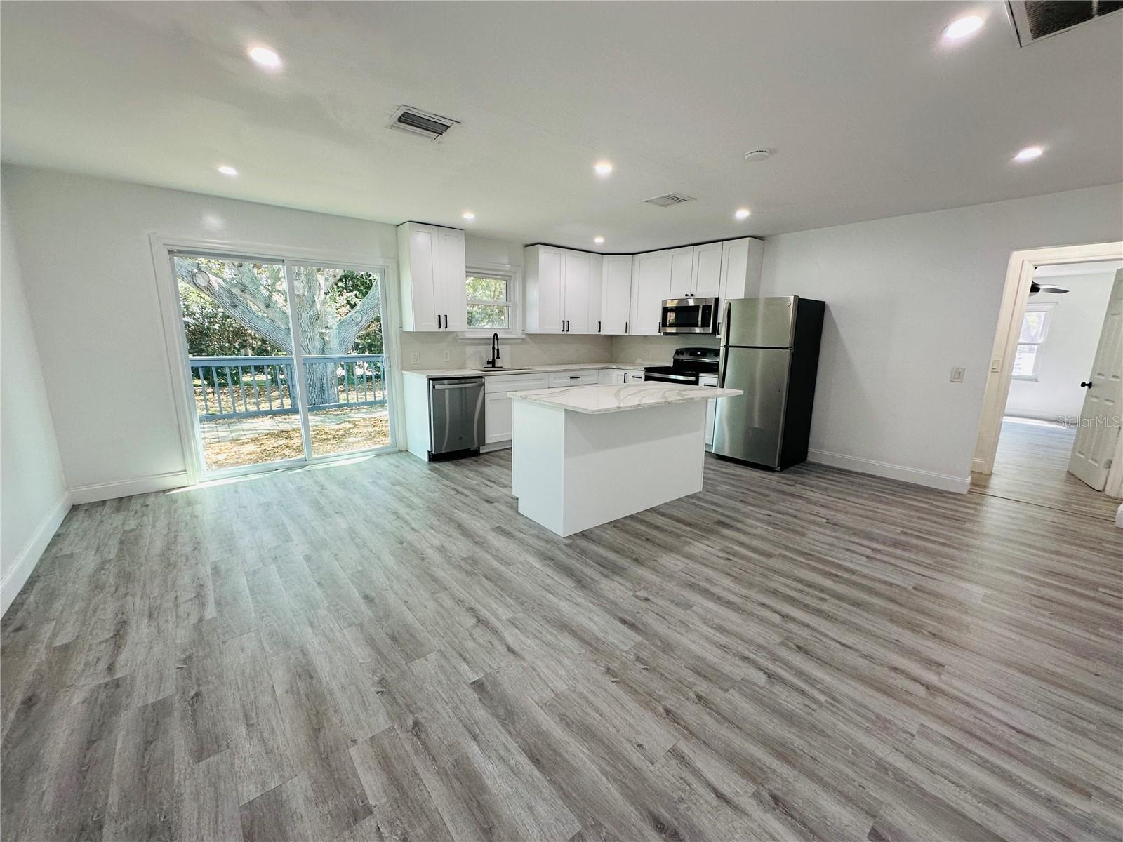 Image 7 of 27 For 1225 Bermuda Street