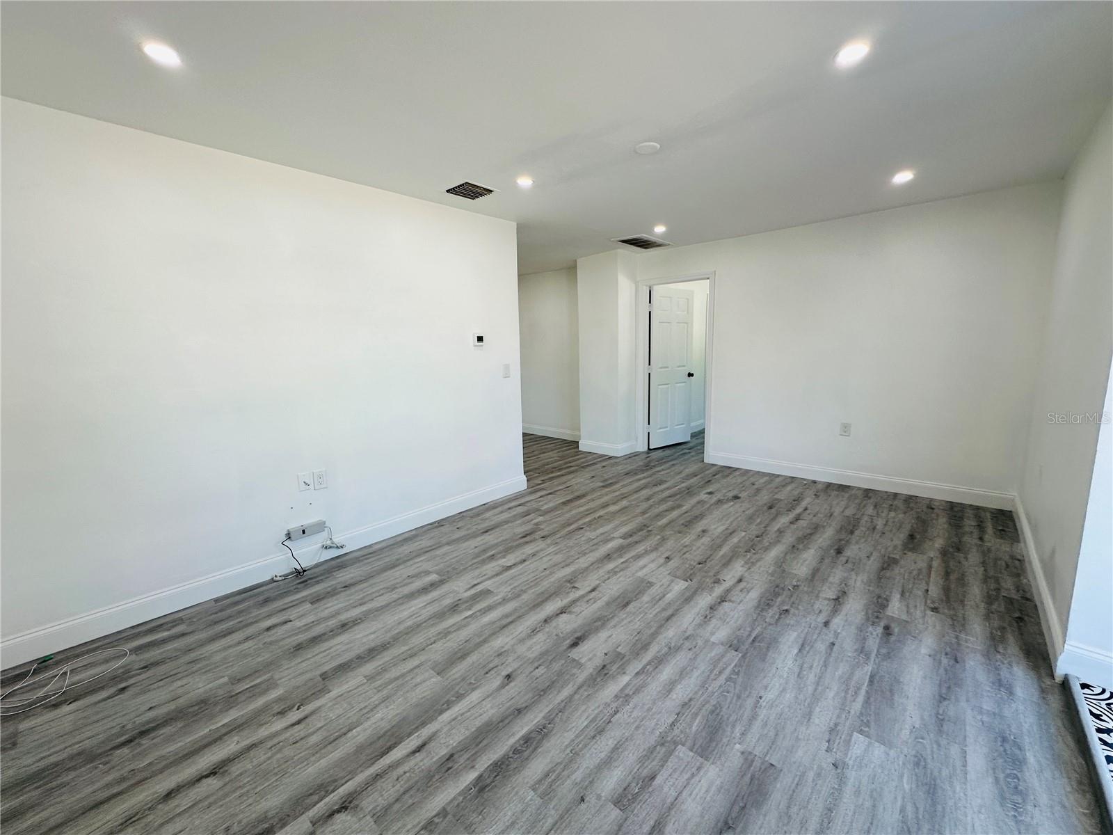 Image 9 of 27 For 1225 Bermuda Street