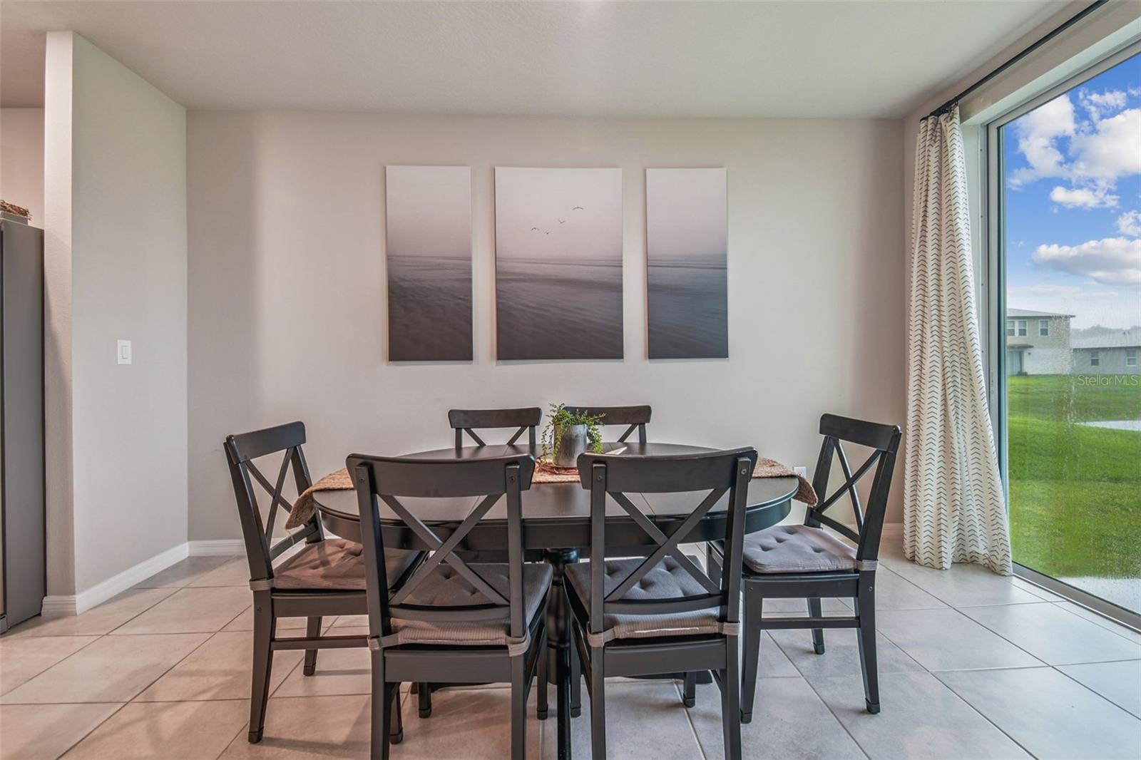 Listing photo id 14 for 3510 Bonsilva Street