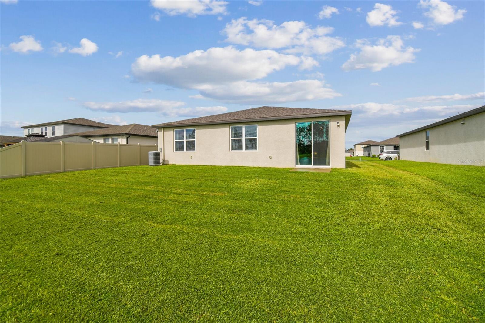 Listing photo id 19 for 3510 Bonsilva Street