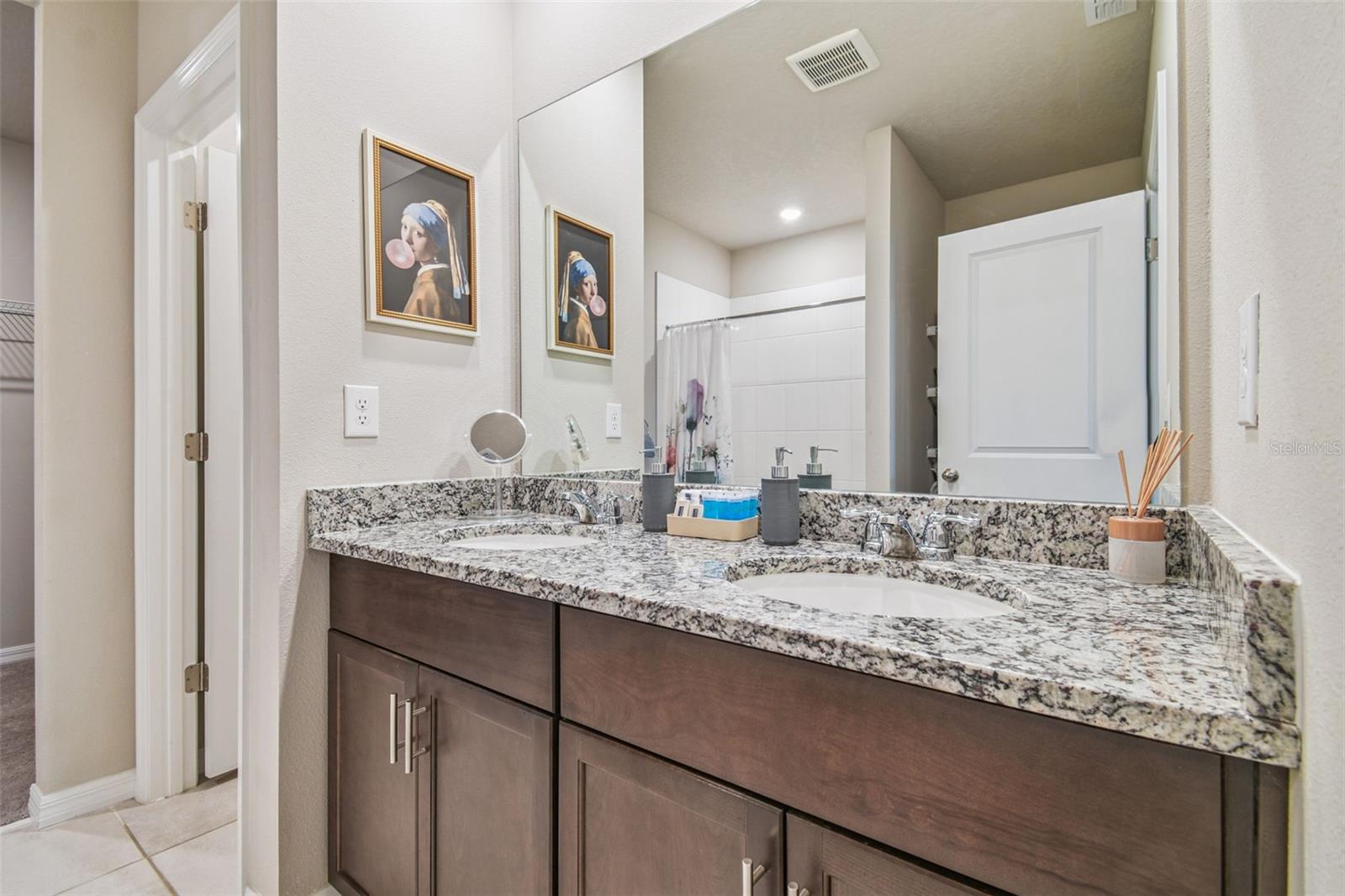 Listing photo id 23 for 3510 Bonsilva Street