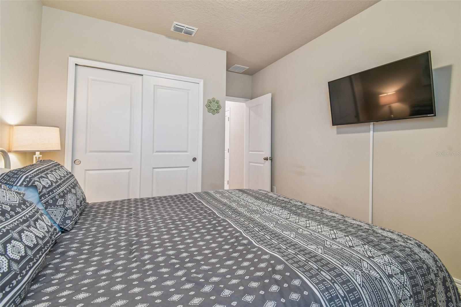 Listing photo id 26 for 3510 Bonsilva Street
