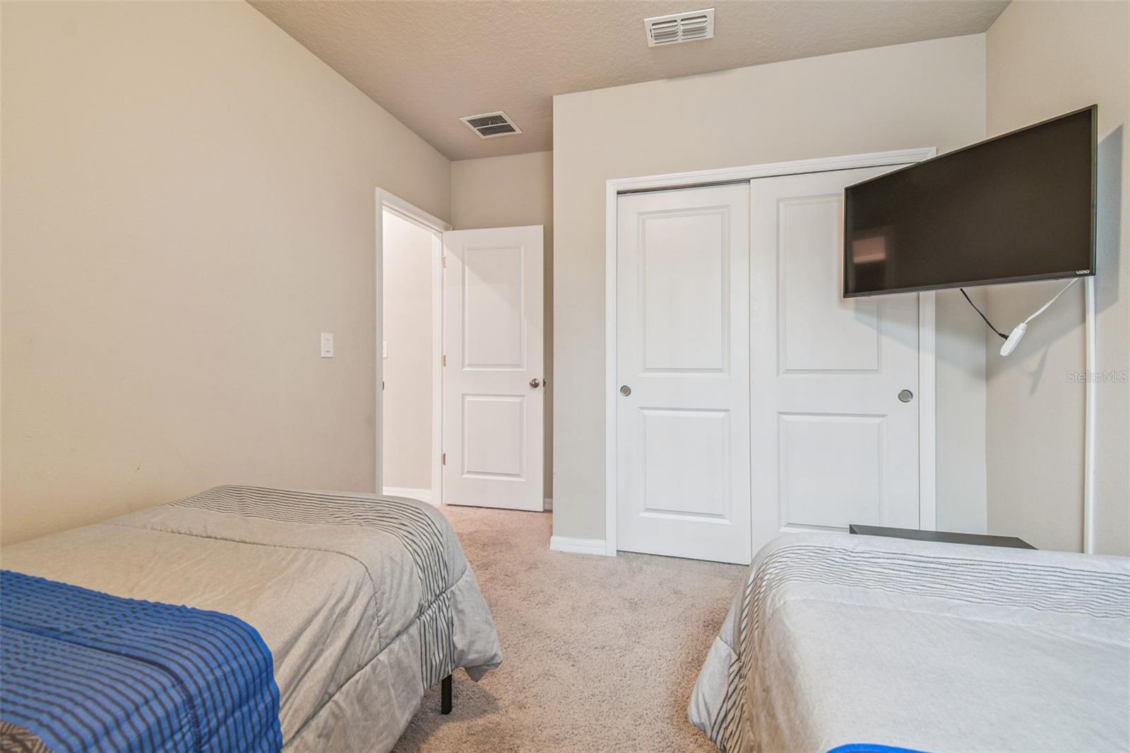 Listing photo id 30 for 3510 Bonsilva Street