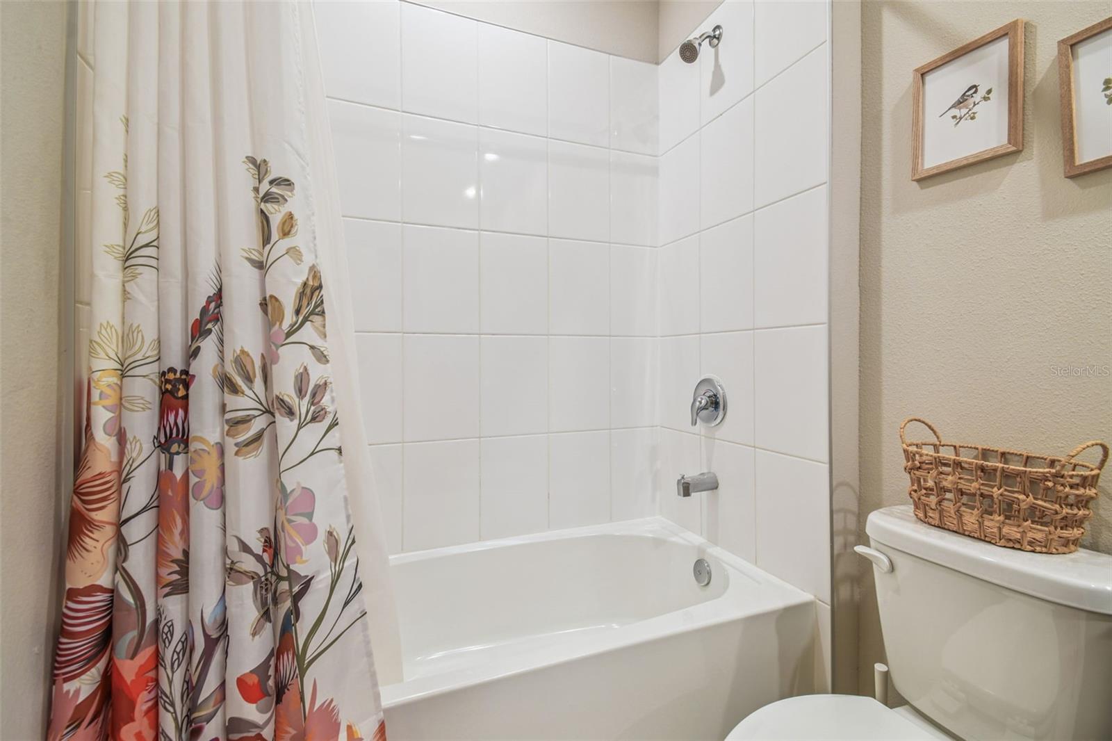 Listing photo id 33 for 3510 Bonsilva Street