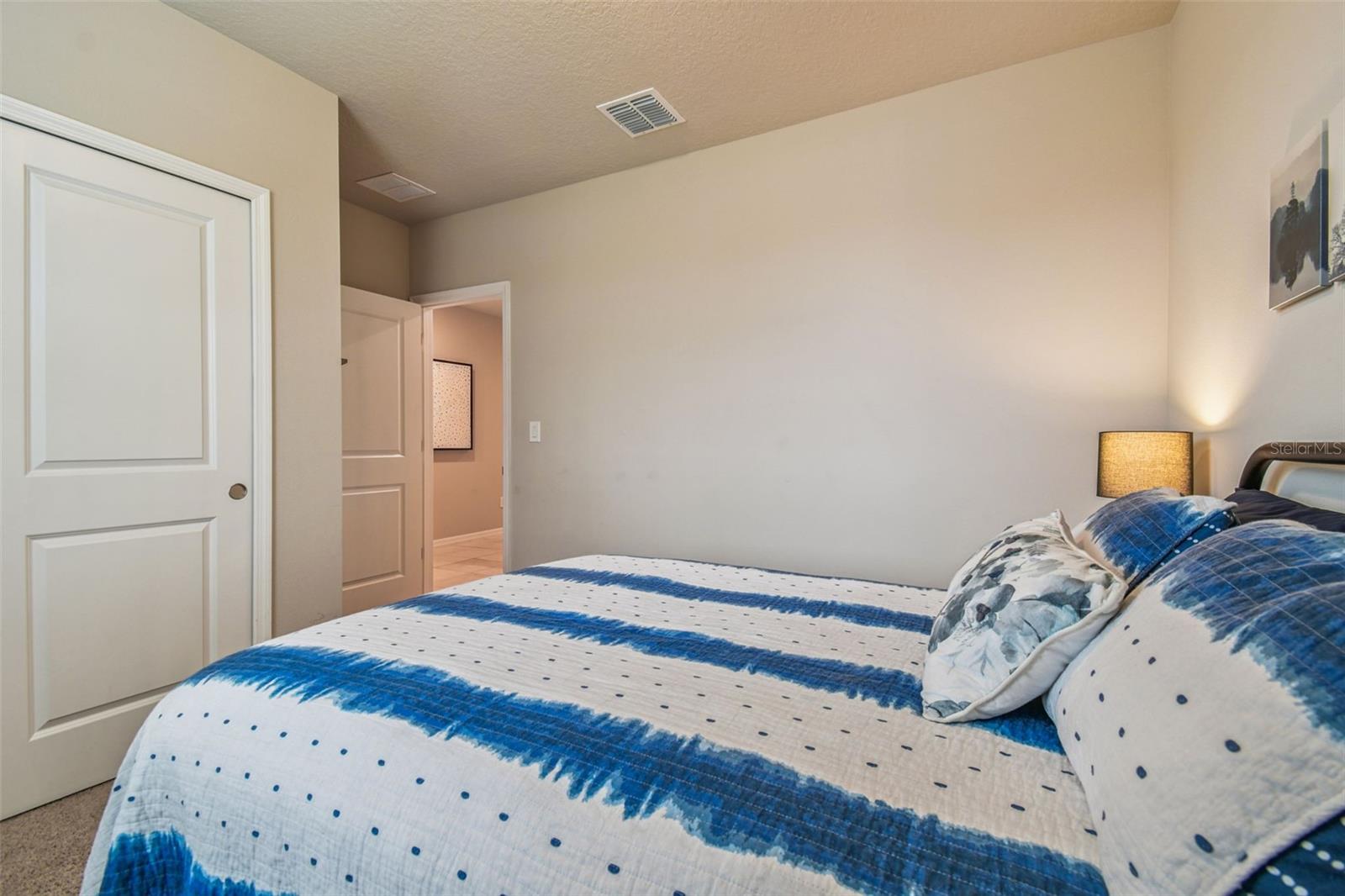 Listing photo id 35 for 3510 Bonsilva Street