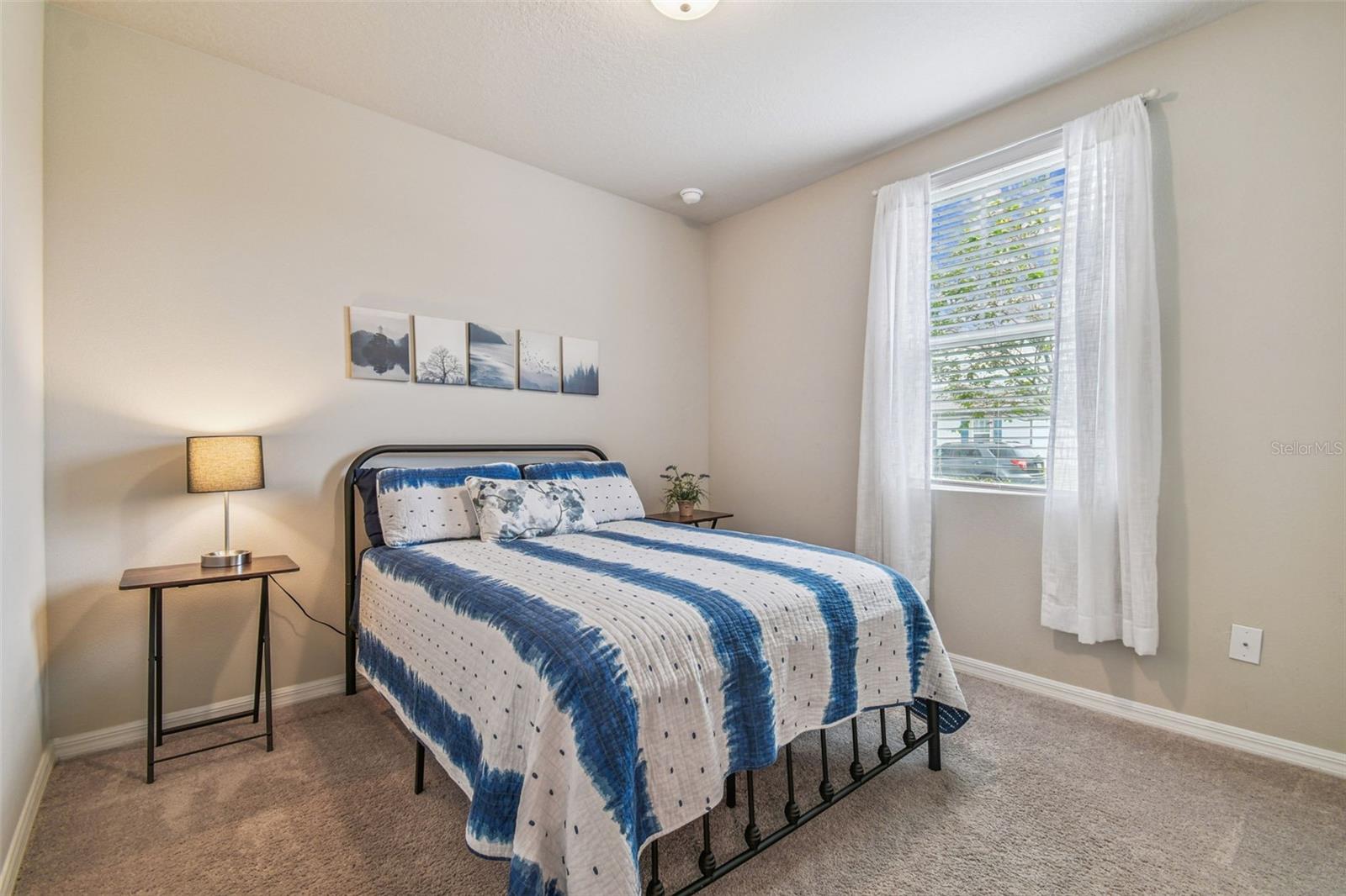 Listing photo id 37 for 3510 Bonsilva Street