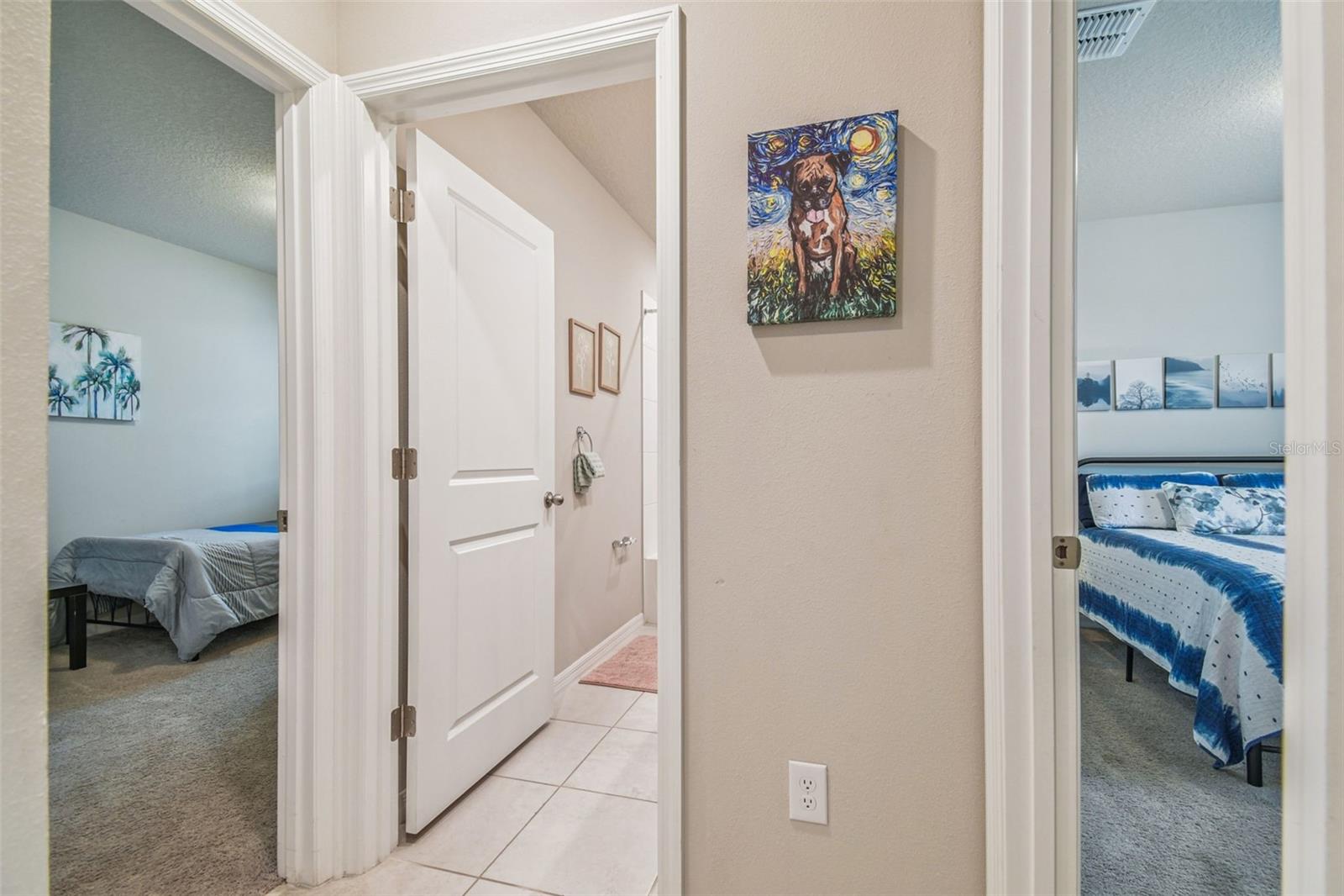 Listing photo id 38 for 3510 Bonsilva Street