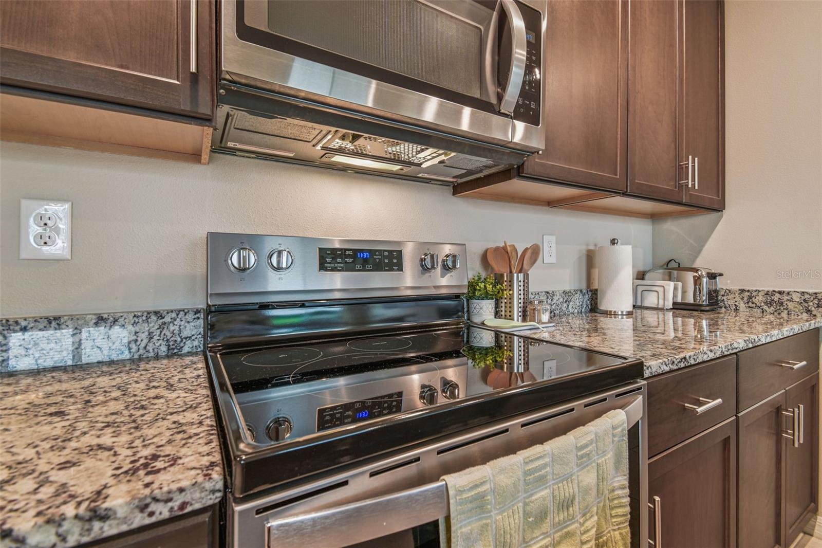 Listing photo id 39 for 3510 Bonsilva Street
