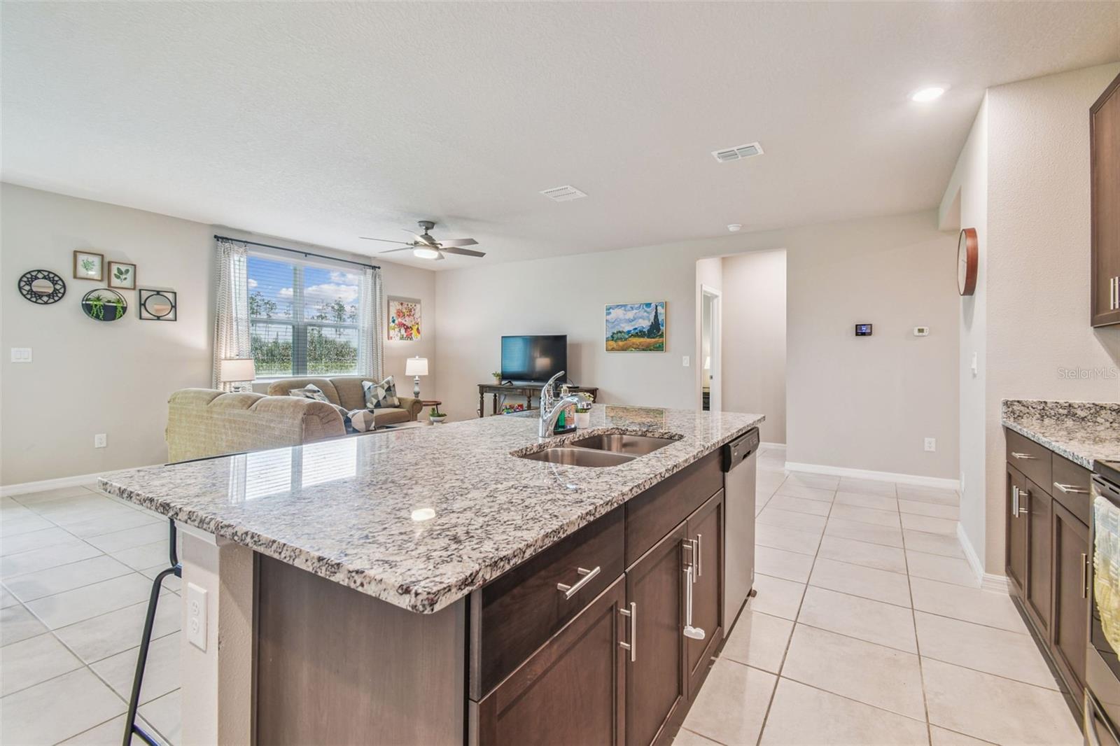 Listing photo id 41 for 3510 Bonsilva Street