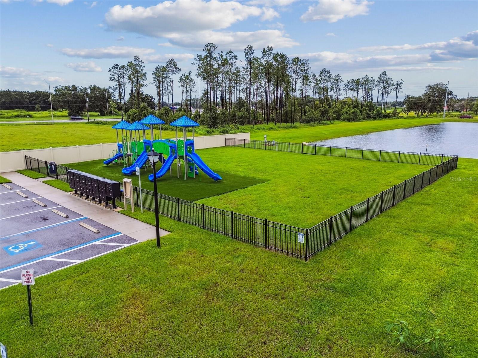 Listing photo id 50 for 3510 Bonsilva Street