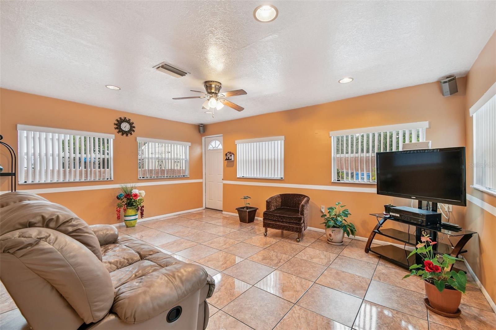 Image 10 of 34 For 6028 W Clifton St
