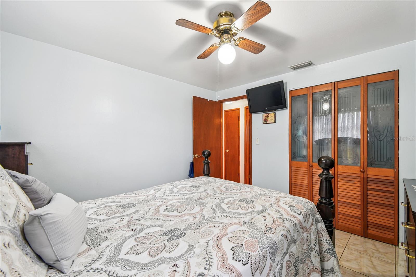 Image 21 of 34 For 6028 W Clifton St