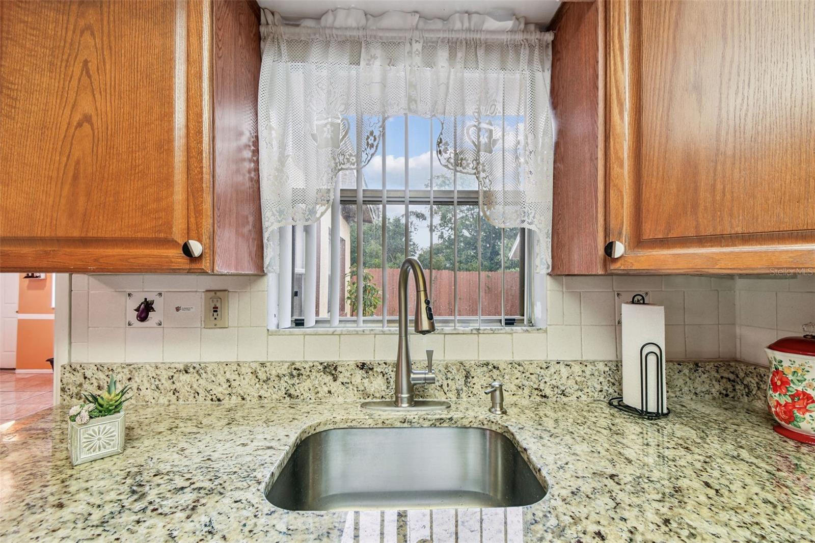 Image 6 of 34 For 6028 W Clifton St