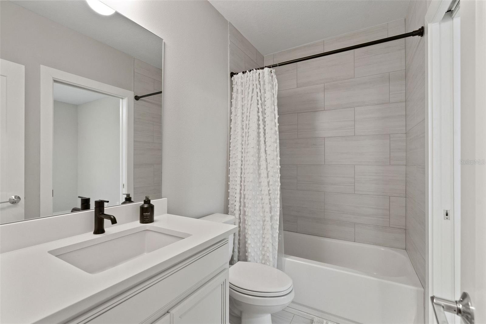 Image 18 of 28 For 2565 12th Place N