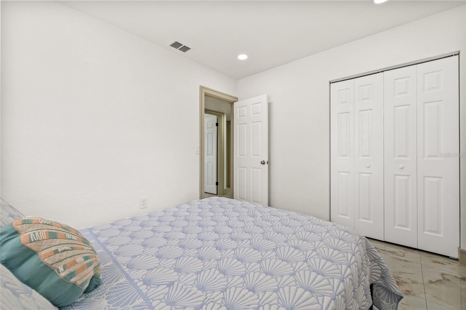 Image 17 of 41 For 1232 Pineview Avenue