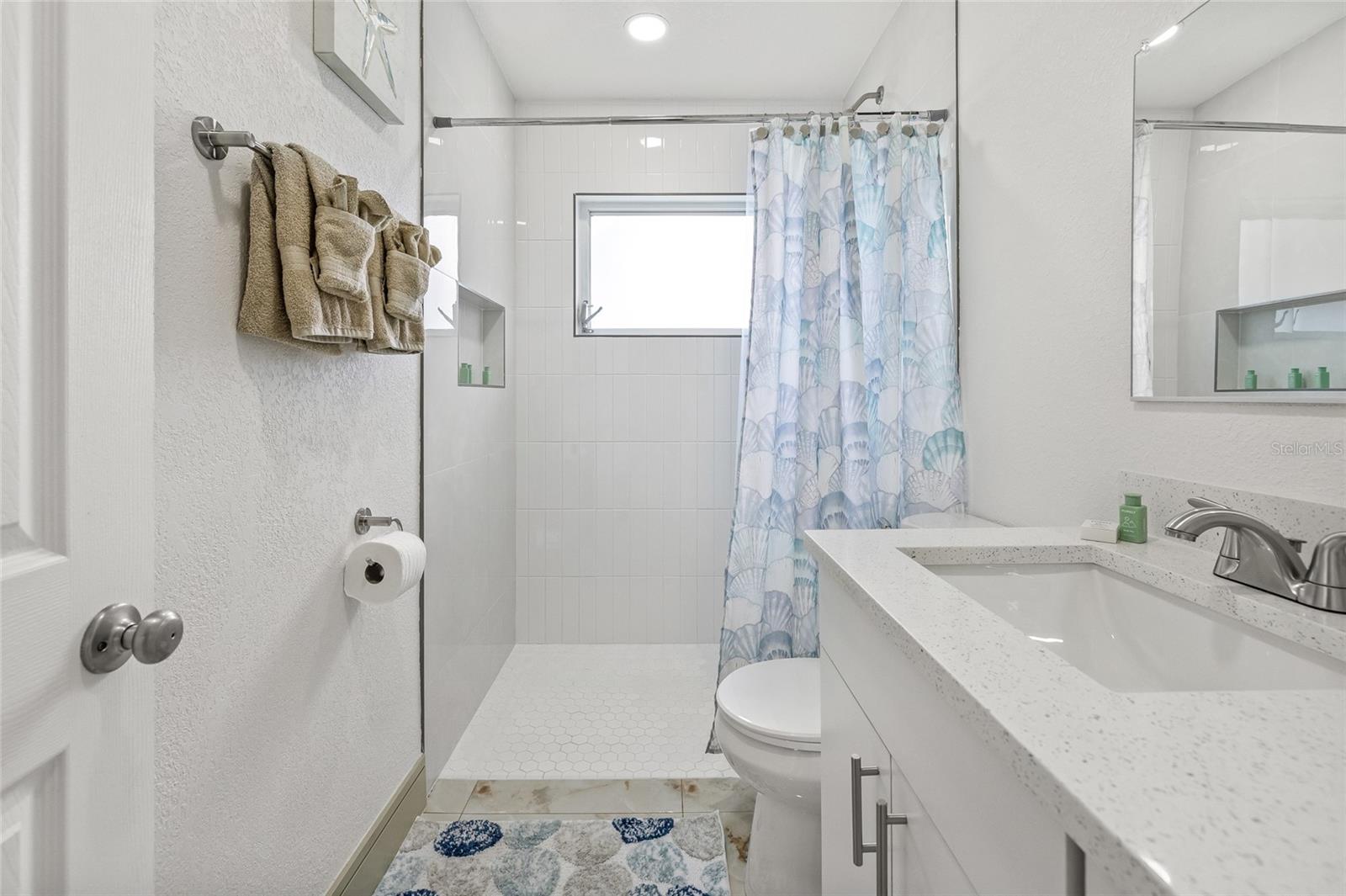 Image 19 of 41 For 1232 Pineview Avenue