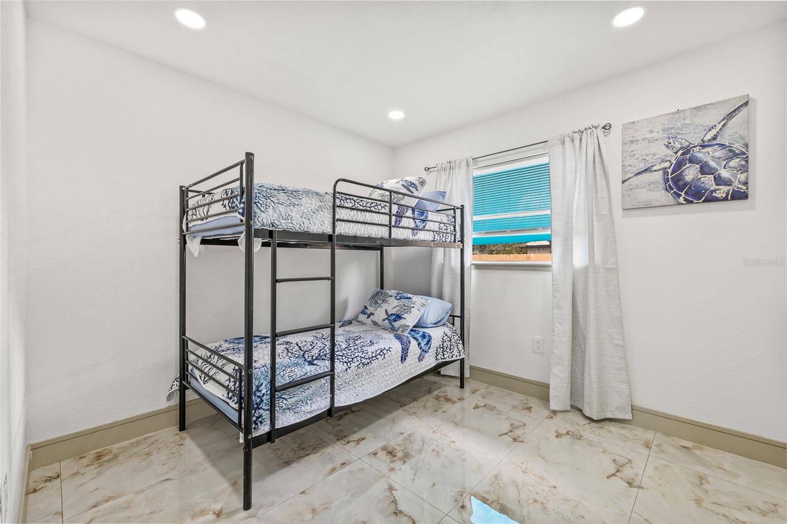 Image 21 of 41 For 1232 Pineview Avenue