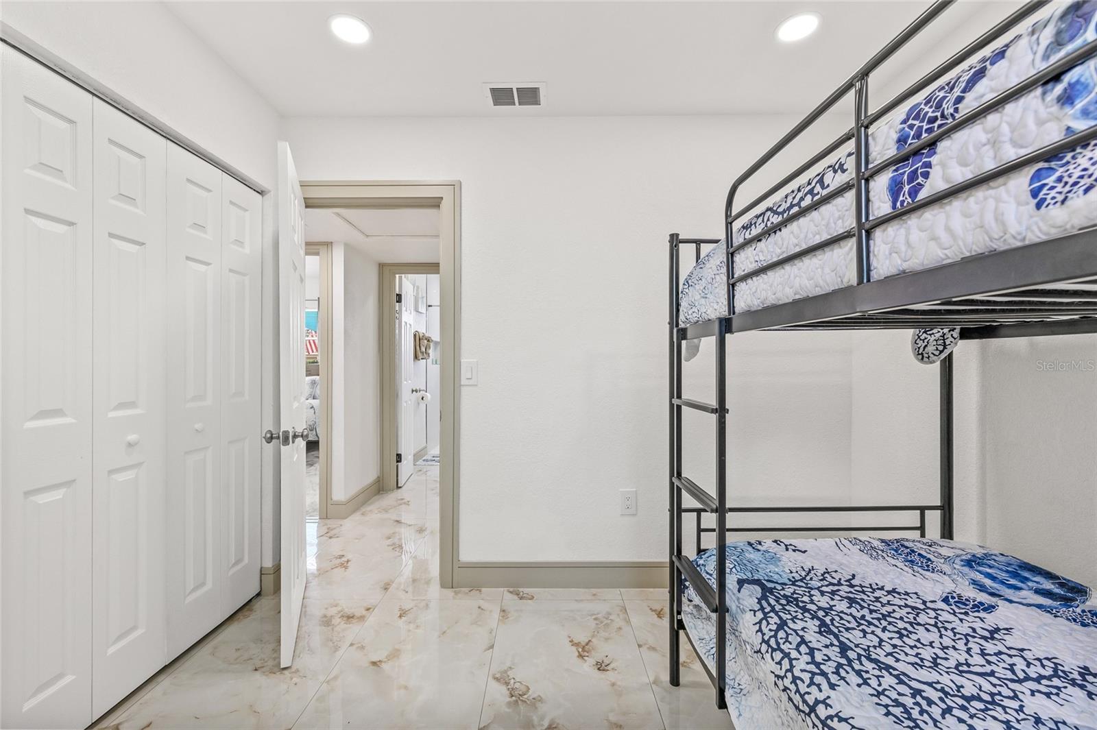 Image 22 of 41 For 1232 Pineview Avenue